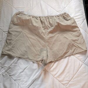 UNIQLO lightweight shorts XL